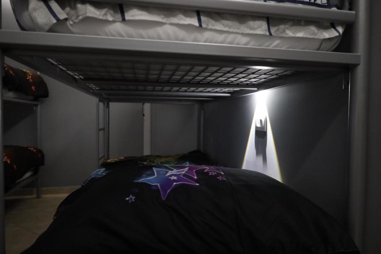 Sonche Hostel ティラナ エクステリア 写真