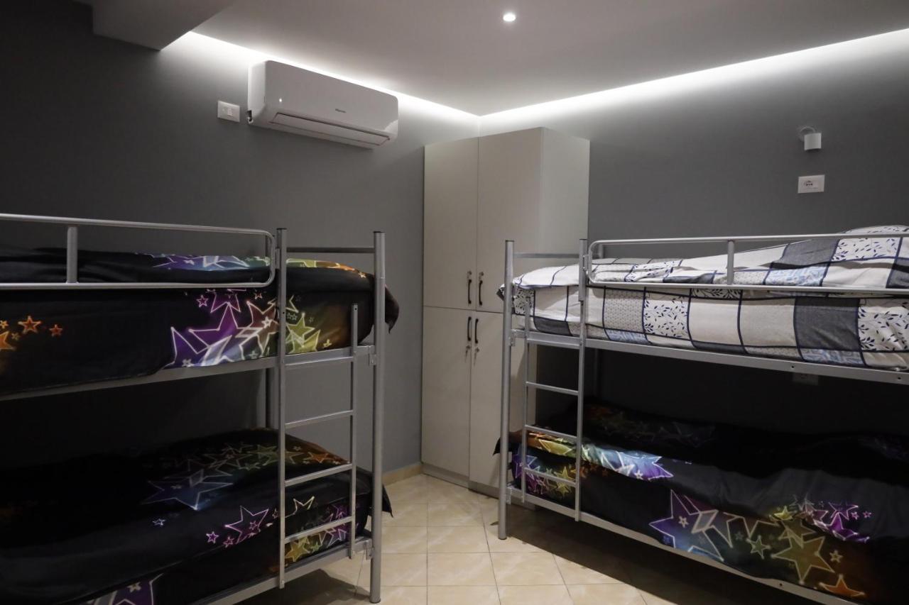 Sonche Hostel ティラナ エクステリア 写真